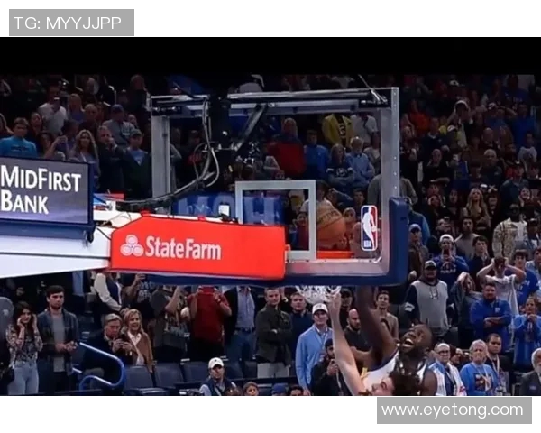 镜头捕捉：勇士赛场小动作引发热议